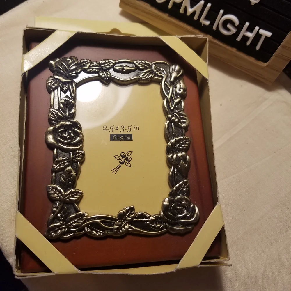 Weston Gallery Frame New 2.5 x 3.5 inches Rose Trellis